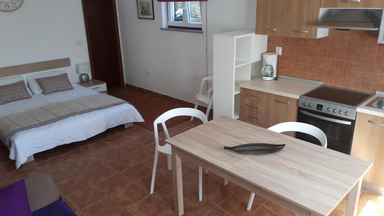 Apartments Ana And Vesna Pula Ngoại thất bức ảnh